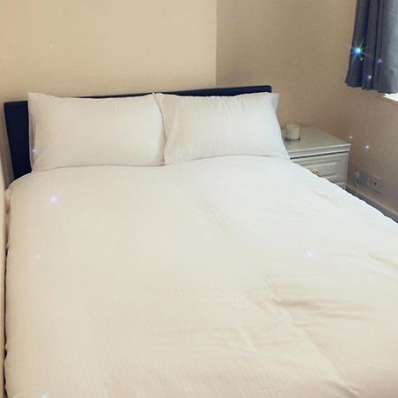Stay With Chris Woking Ngoại thất bức ảnh