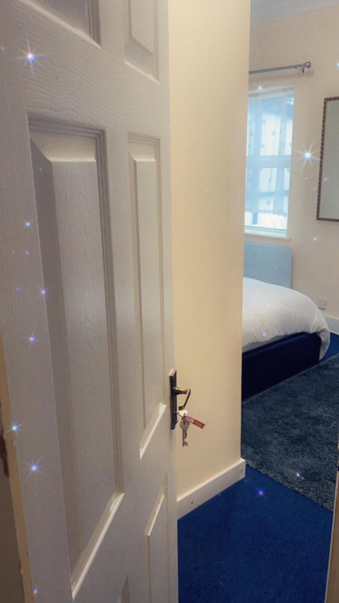 Stay With Chris Woking Ngoại thất bức ảnh